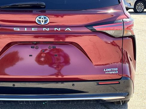 Used 2024 Toyota Sienna Limited FWD image 6