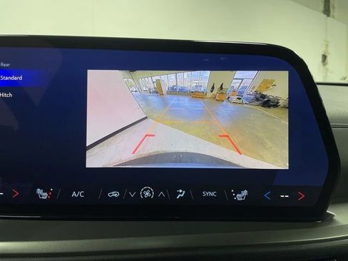 Certified 2025 Chevrolet Traverse LT image 17