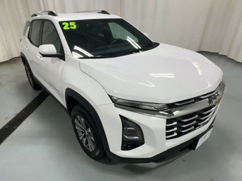 Used 2025 Chevrolet Equinox LT w/ Convenience Package II AWD/4WD image 2