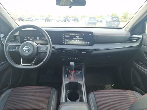 Certified 2025 Nissan Kicks SR FWD image 13