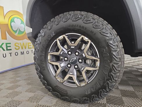 Certified 2025 Chevrolet Colorado ZR2 w/ Technology Package AWD/4WD image 35