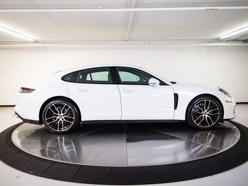 Certified 2023 Porsche Panamera image 8