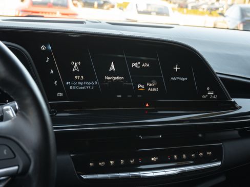 Used 2023 Cadillac Escalade V w/ LPO, ONYX Package image 23