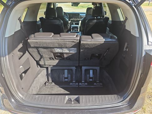 Used 2022 Kia Carnival SX FWD image 9