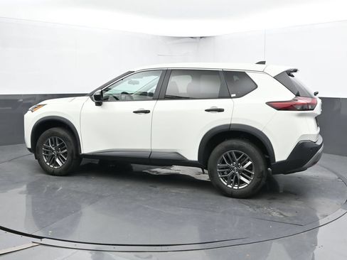 Used 2023 Nissan Rogue S AWD/4WD image 9
