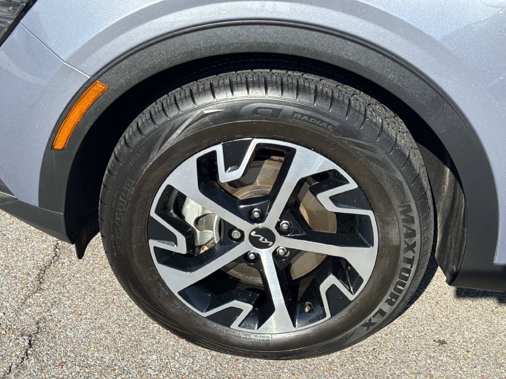 Used 2024 Kia Sportage EX FWD image 4