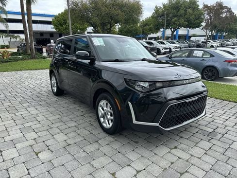 Used 2024 Kia Soul LX w/ Option Group 015 FWD image 16