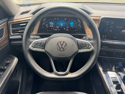 Used 2025 Volkswagen Atlas SE FWD image 14