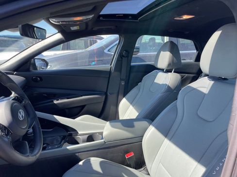 Used 2025 Hyundai Elantra Limited image 39