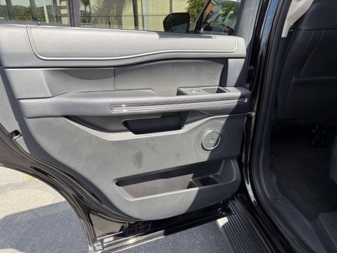 Used 2024 Ford Expedition XLT AWD/4WD image 19