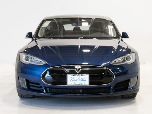 Used 2015 Tesla Model S 85D image 4