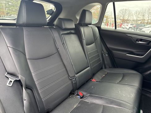 Used 2019 Toyota RAV4 Limited image 18