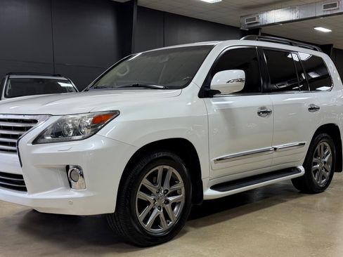 Used 2013 Lexus LX 570 4WD w/ Luxury Pkg w/Pre-crash image 1