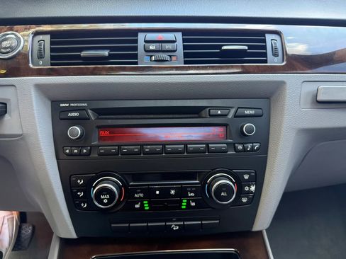 Used 2011 BMW 328i xDrive Coupe image 37