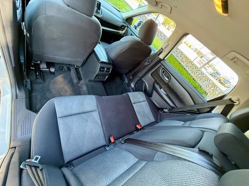 Used 2024 Nissan Rogue SV image 32