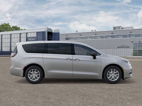 New 2026 Chrysler Pacifica Select image 12