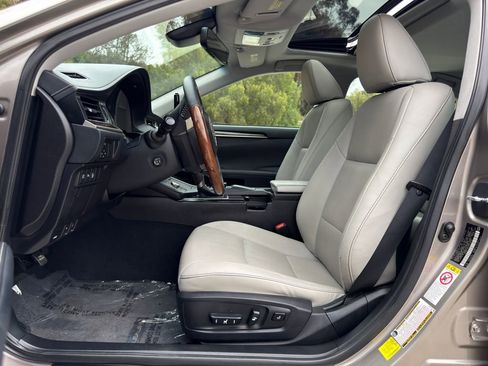 Used 2017 Lexus ES 350 w/ Premium Package FWD image 13