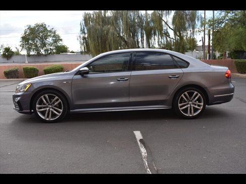 Used 2018 Volkswagen Passat 2.0T R-Line image 4