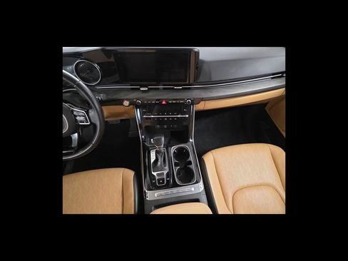 Used 2024 Kia Carnival EX FWD image 16