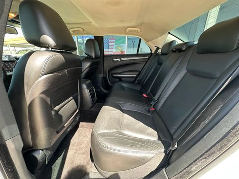 Used 2018 Chrysler 300 Touring L RWD image 12
