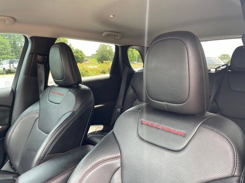 Used 2022 Jeep Cherokee Trailhawk w/ Sound & Nav Group AWD/4WD image 23
