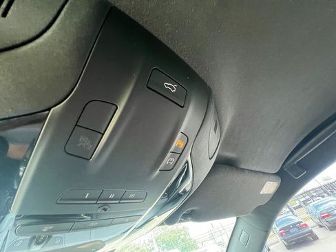 Used 2018 Maserati Levante AWD/4WD image 32