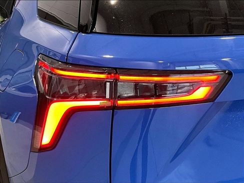 Used 2025 Chevrolet Equinox ACTIV w/ Safety and Technology Package AWD/4WD image 26