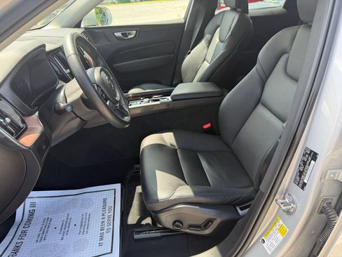 Used 2023 Volvo XC60 B5 Plus AWD/4WD image 3