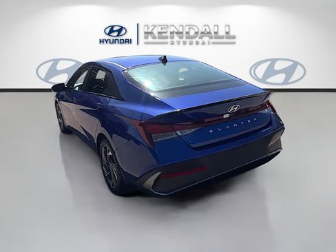 Certified 2025 Hyundai Elantra Sport FWD image 4