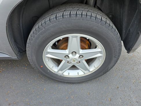 Used 2006 Chevrolet Equinox LT w/ LT Preferred Equipment Group image 9