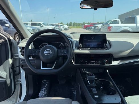 Used 2023 Nissan Rogue SV FWD image 12
