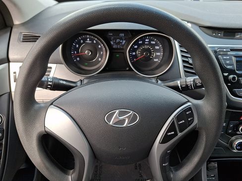Used 2016 Hyundai Elantra SE image 18