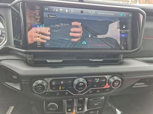 Used 2024 Jeep Wrangler Rubicon w/ Technology Group image 17