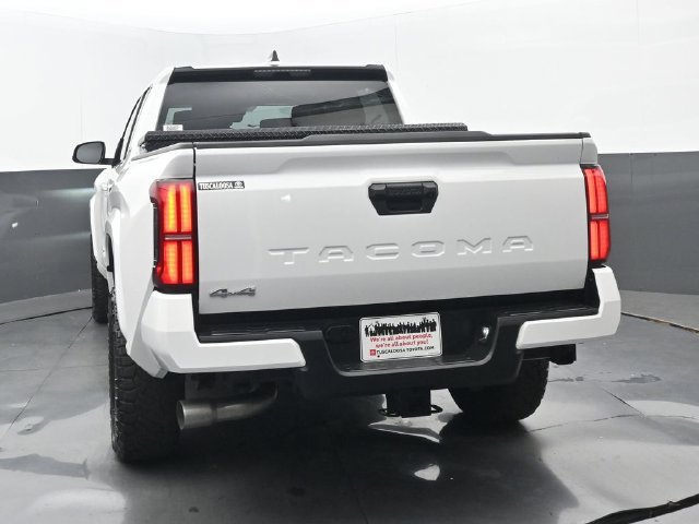 Used 2024 Toyota Tacoma SR5 AWD/4WD image 17