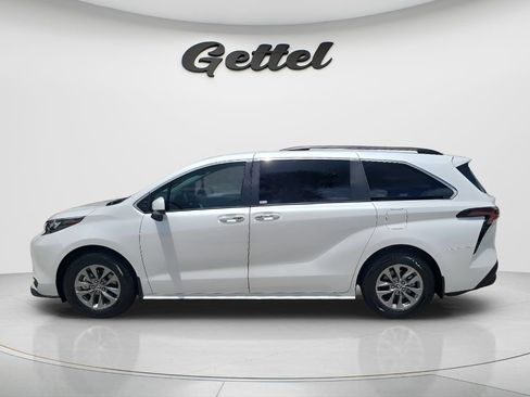 Certified 2026 Toyota Sienna XLE FWD image 8