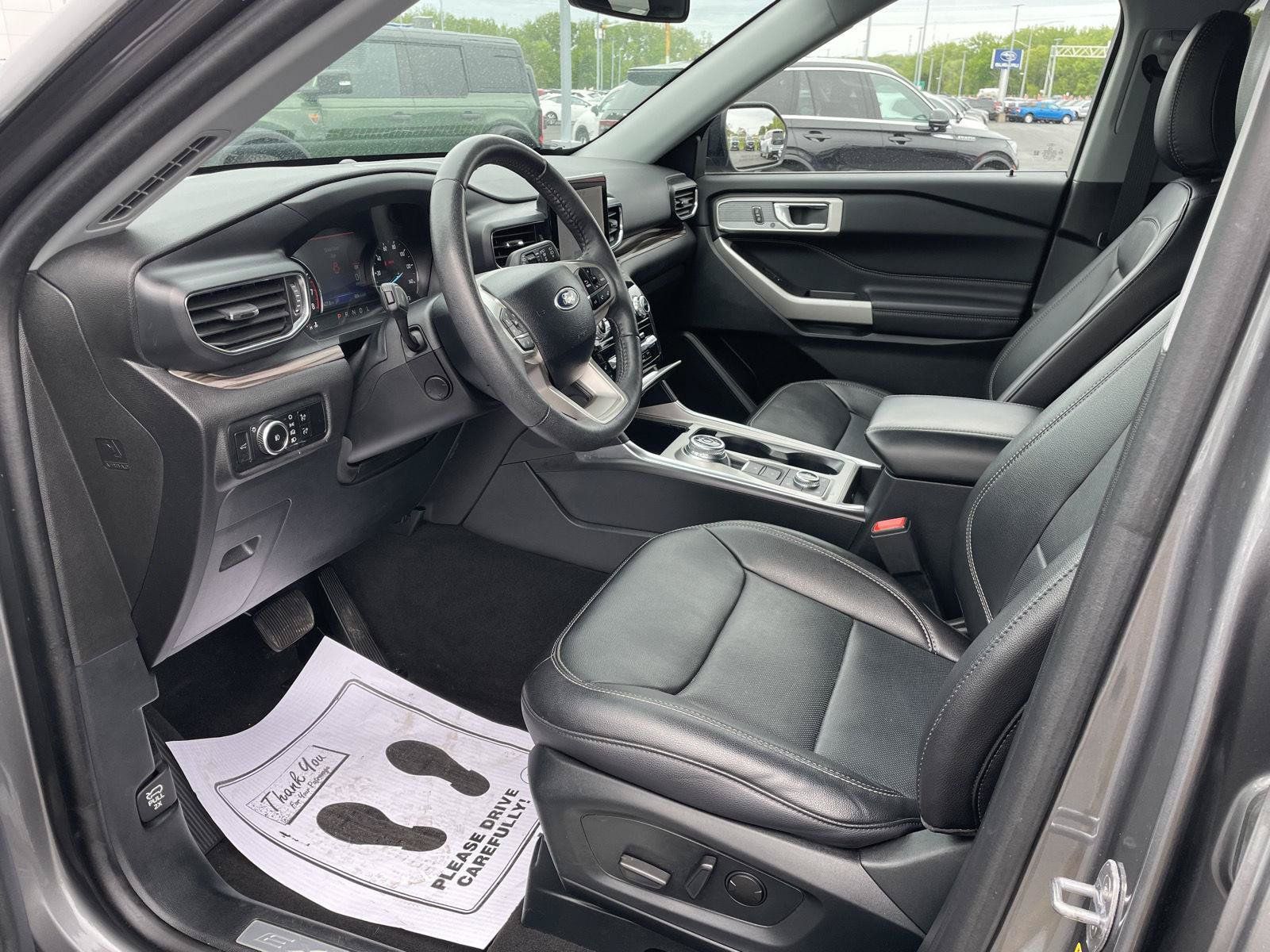 Used 2024 Ford Explorer Limited w/ Equipment Group 301A AWD/4WD image 9