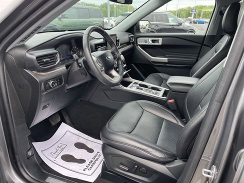 Used 2024 Ford Explorer Limited w/ Equipment Group 301A AWD/4WD image 9