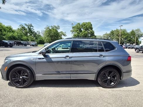 Used 2024 Volkswagen Tiguan SE R-Line FWD image 2