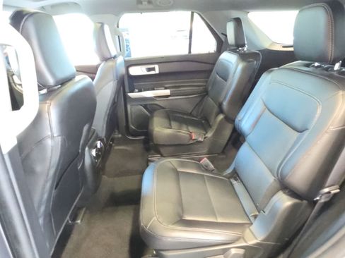 Used 2024 Ford Explorer Limited w/ Limited Technology Package AWD/4WD image 32