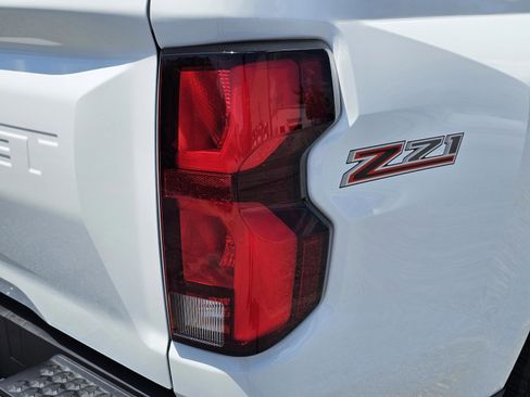 New 2025 Chevrolet Colorado Z71 w/ Z71 Convenience Package 2 image 9