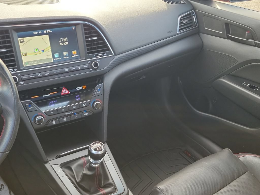 Used 2017 Hyundai Elantra Sport w/ Sport Premium Package 06 FWD image 34