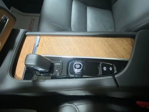 Used 2025 Volvo XC90 B6 Ultra image 27