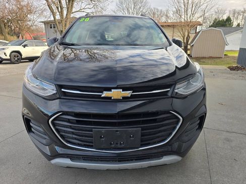 Used 2020 Chevrolet Trax LT FWD image 2