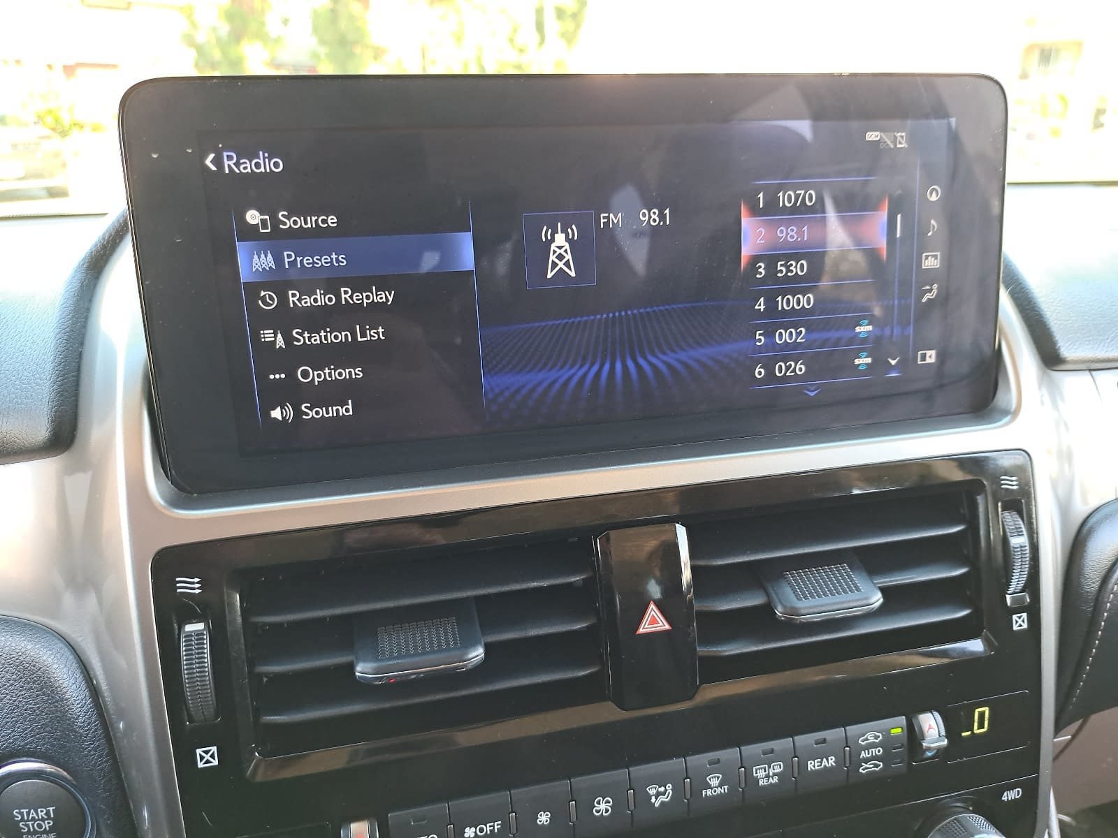 Used 2022 Lexus GX 460 Premium w/ Premium Package AWD/4WD image 23