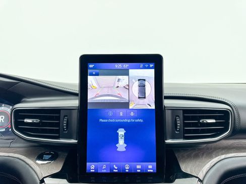 Used 2023 Ford Explorer Platinum w/ Technology Package image 27
