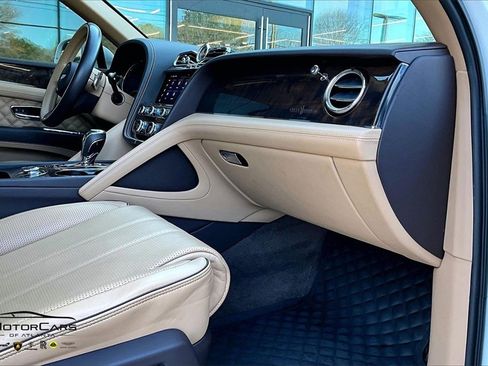 Used 2021 Bentley Bentayga image 15