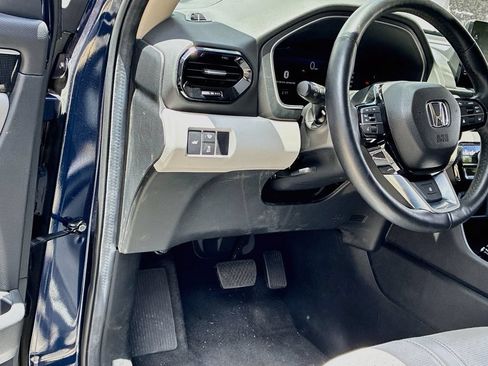 Used 2025 Honda Pilot Elite image 10