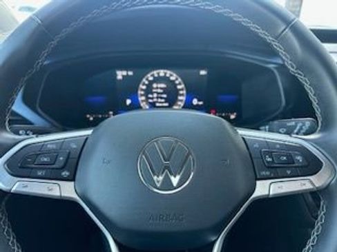 Used 2022 Volkswagen Taos SE image 7