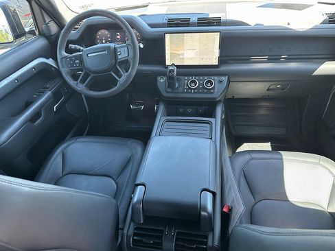 Used 2023 Land Rover Defender 110 V8 AWD/4WD image 5