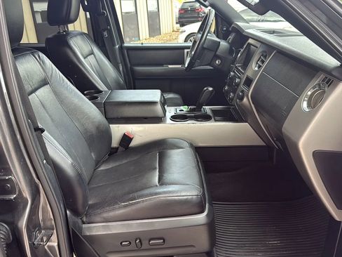 Used 2015 Ford Expedition XLT w/ Equipment Group 202A RWD image 27